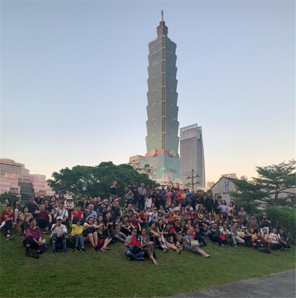 Overseas compatriots from Singapore and Indonesia visited Taipei 101
