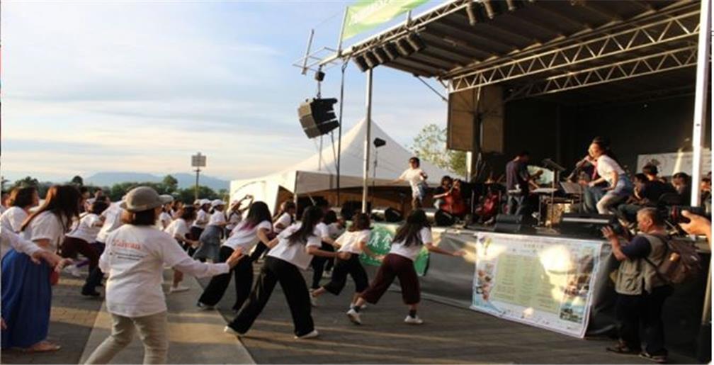 台加藝文節於列治文奧運場館展開為期三天活動，學員們於活動期間協助會場與節目舞台佈置、導覽、介紹臺灣藝術文化等工作，吸引臺灣鄉親及加拿大主流人士超過20,000人次參加。