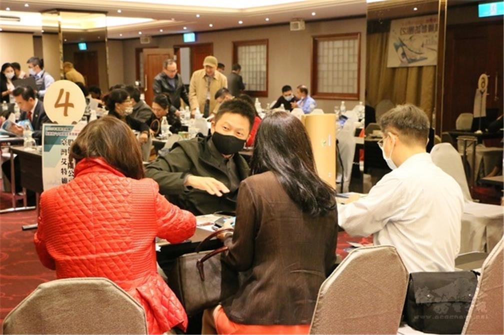 The second session  invited 10 excellent Taiwan enterprises to attend a business opportunity matching meeting at which exchange was lively.