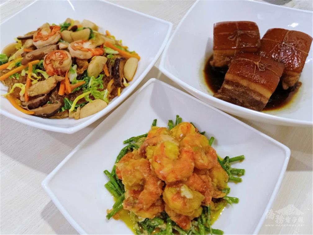 Classic dishes of local overseas compatriots Dongpo Pork, Prawn With Salted Egg Yolk, Mixed Fried Glass noodles