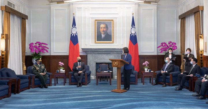 President Tsai delivers remarks after receiving the credentials  from new Honduras Ambassador Harold Burgos