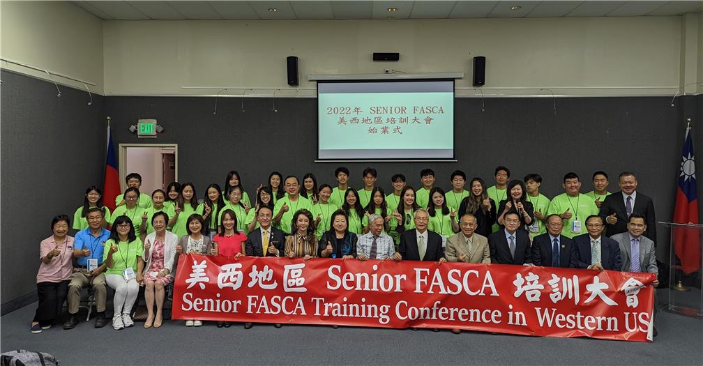 Senior FASCA members took a group picture.