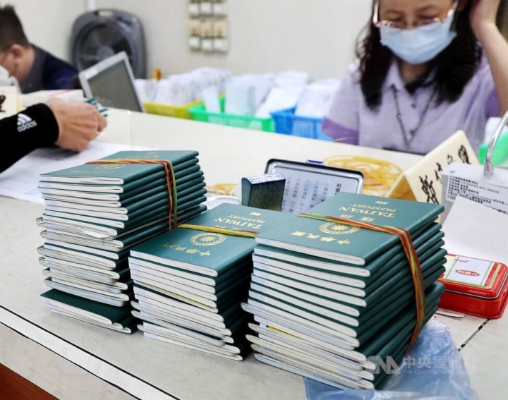 Passport applications surge since Taiwan announced end to quarantine