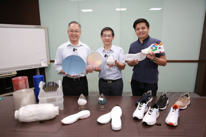 Vice President of the Corporate R&D Center at Advanced Semiconductor Engineering C.P. Hung (from left), Head of NUK's Department of Chemical and Materials Engineering Su Chean-cheng, and Puhu Footwear Manager Hsueh Po-hsiang. Photo courtesy of National University of Kaohsiung