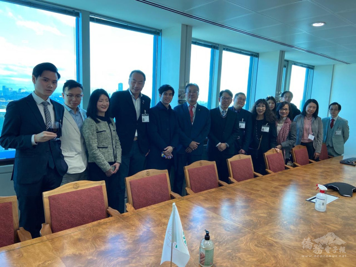 Evergreen Marine (UK) Ltd. Chairman Wilson Chen, Managing Director Vincent_Huang and members of The Council of Taiwanese Chambers of Commerce in Europe -Junior Chapter pictured together.
