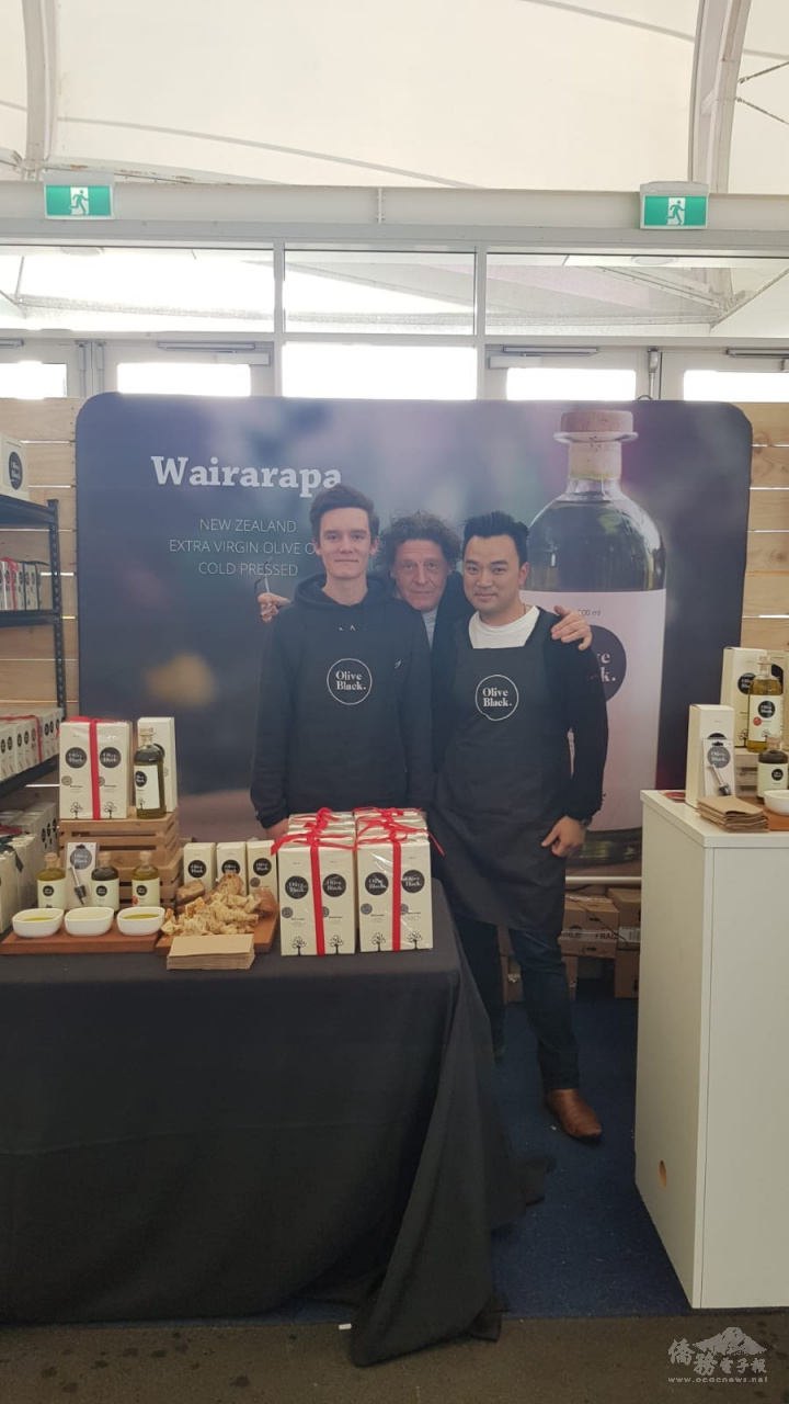 Richard Lee's (right 1) olive oil praised by British celebrity chef, Marco Pierre White (middle).