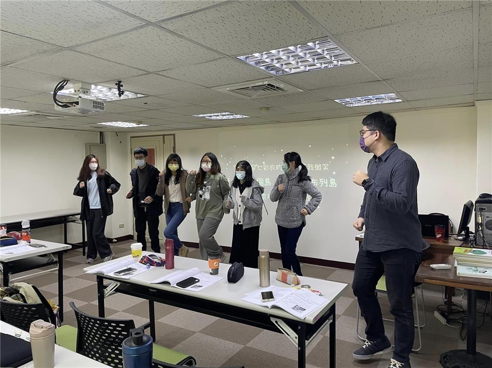 The lecturers taught lively Mandarin teaching methods.