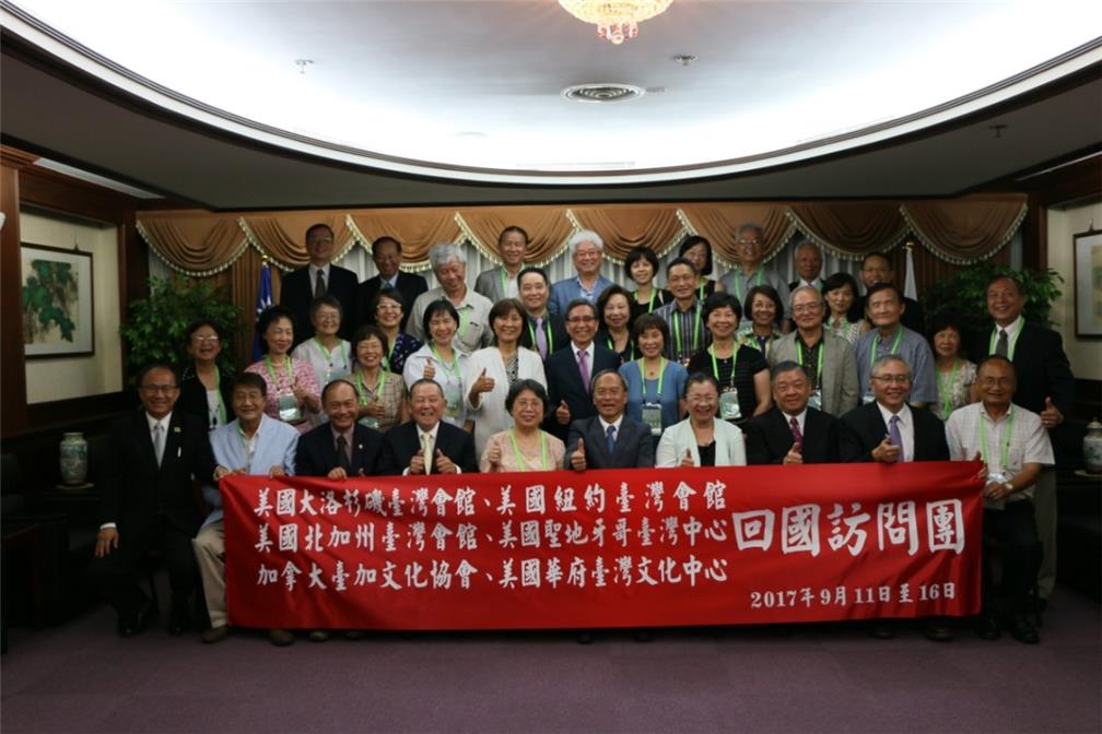 Dr. Hsin-Hsing Wu, the Minister of OCAC, met the members of the delegations, photographed at the OCAC, R.O.C.(Taiwan).