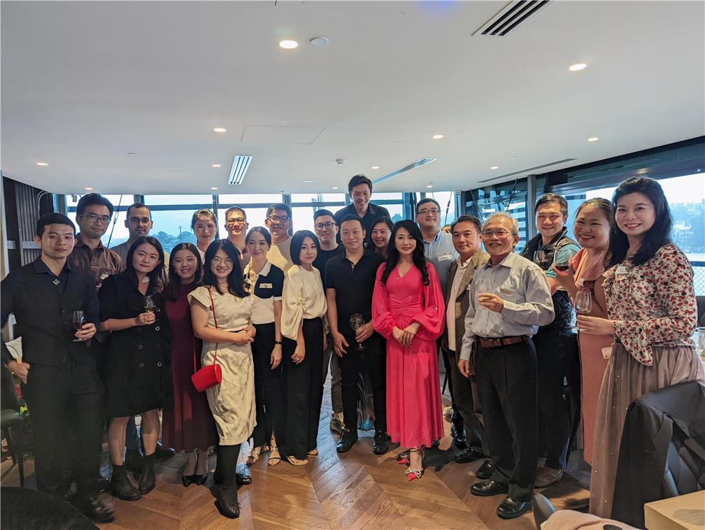 The TCCA Junior Chapter hosts a winetasting course, with TCCA President Erica Liu welcoming youth businesses in Sydney to the event. 