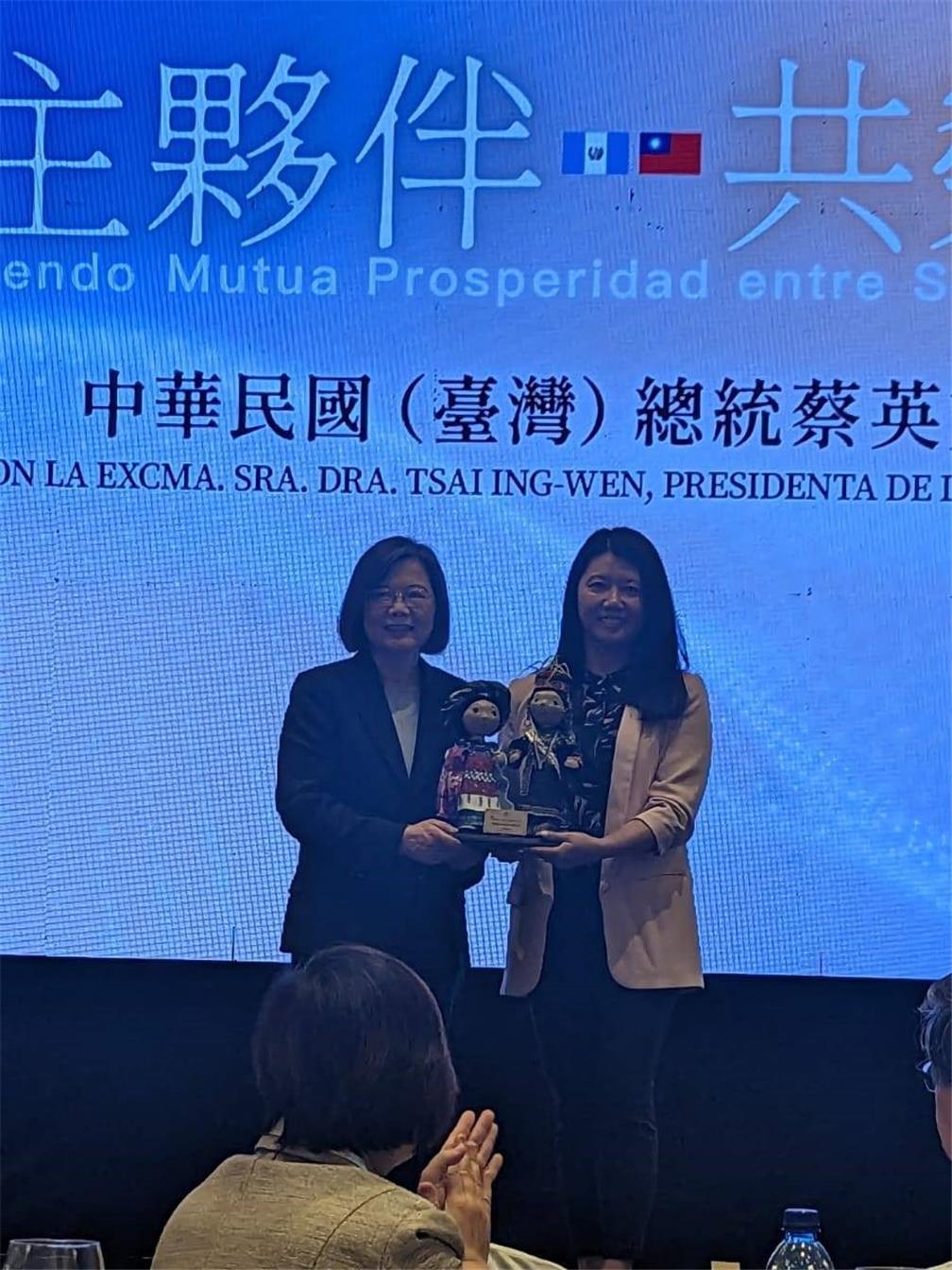 President Tsai Ing-Wen receiving distinctive dolls symbolizing Taiwanese Paiwan and Maya cultures, specially crafted by Chia Ying Tsai, during her visit to Guatemala in March 2023.