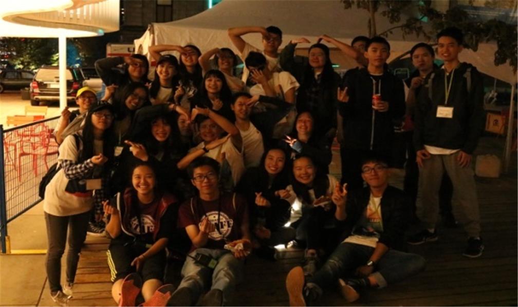 青年志工於9月1日至3日參與「亞裔活動協會」 主辦之「2018加拿大臺灣文化節」活動，擔任 「靠嘴巴愛臺灣」等攤位義工。於各攤位輪班 擔任解說員，為各界來賓提供中、英文解說。透過 參與本次活動宣揚臺灣文化，促進國民外交。